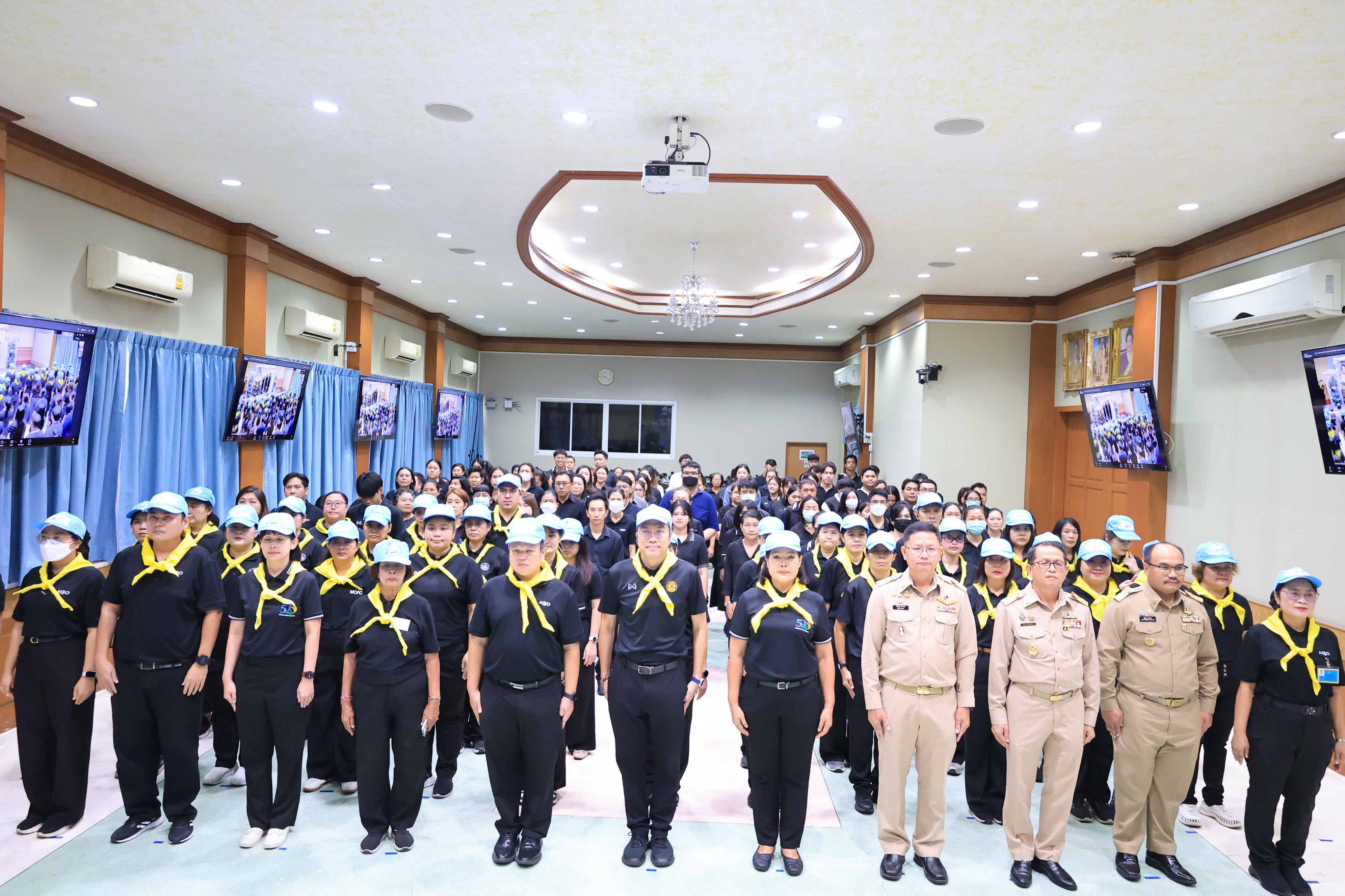 title - ส.ป.ก. จัดกิจกรรม “ประดิษฐ์ดอกไม้ถวายความอาลัย” ส่งเสริมสนับสนุนให้บุคลากรมีจิตสาธารณะและมีส่วนร่วมในการบำเพ็ญสาธารณะประโยชน์